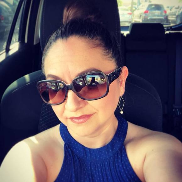 Meet your Posher, Claudia - Picture 1 of 1